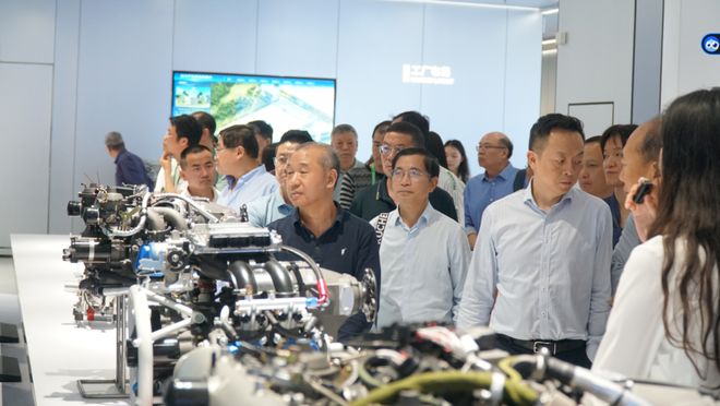 2024成渝地区低空经济产业发展大会暨通用航空制造装备产业链发展论坛在渝成功举办(图4)