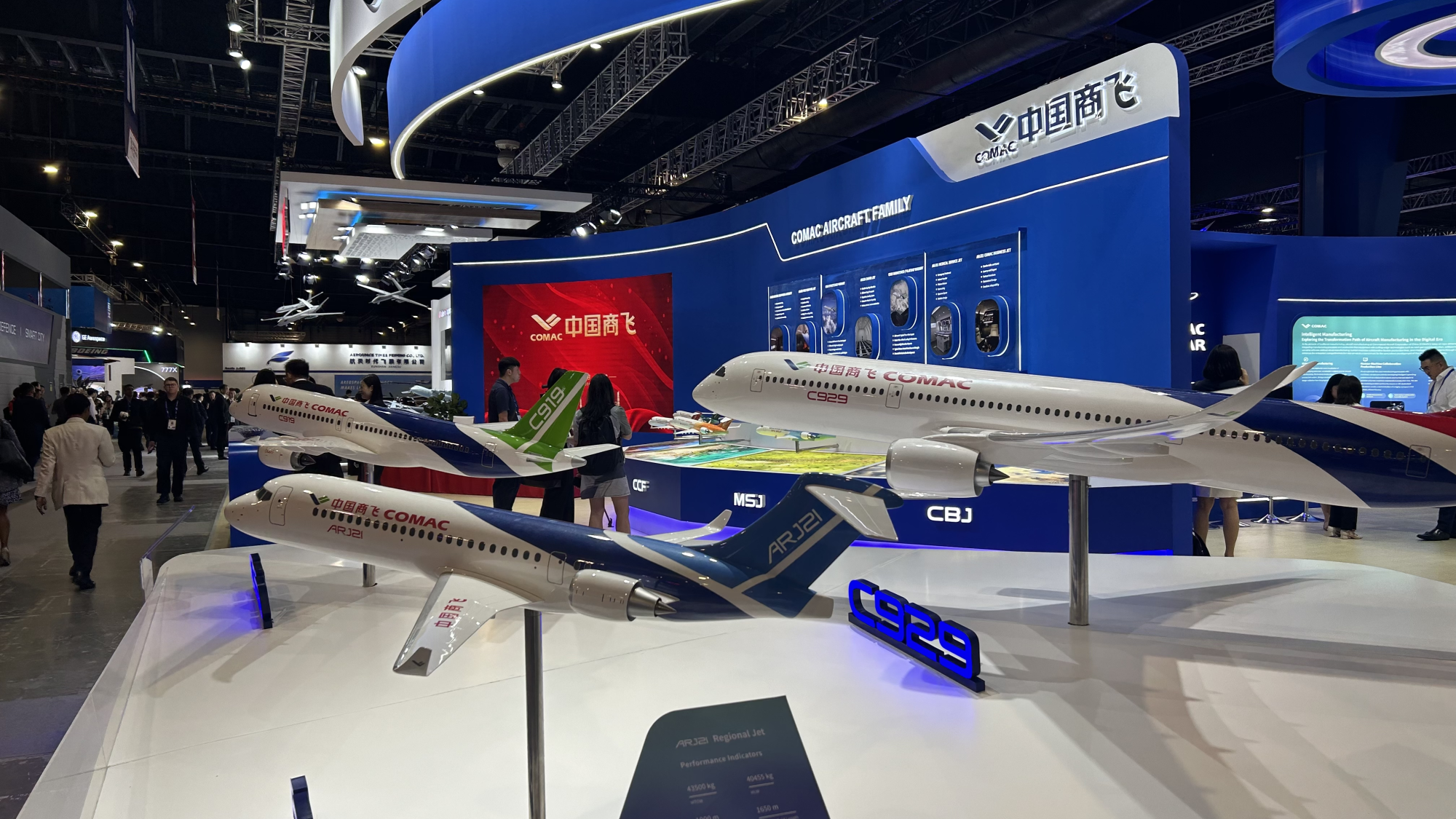 总台记者看世界丨2024年新加坡航空展精彩落幕多架中国国产飞机亮相引关注(图1)