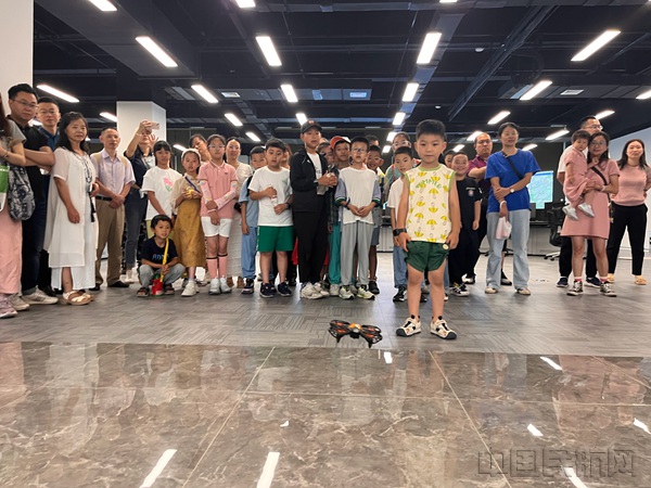 民用无人驾驶航空器交通管理四川省重点实验室开展2024年科技周活动(图1)