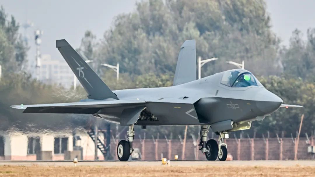 中国空军歼—35A、红—19等新型装备将首次公开亮相(图1)