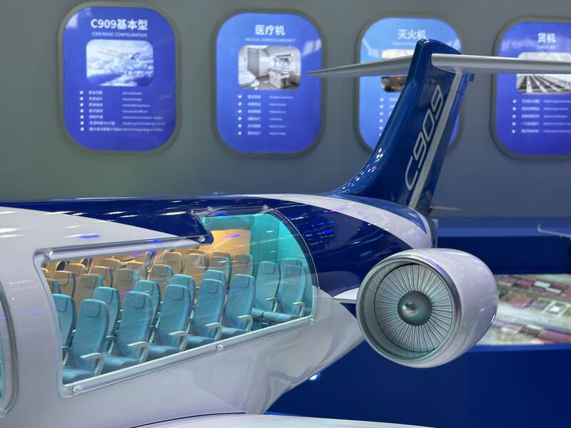 C909正式亮相航展！商飞国产客机命名系列化ARJ21“更名”(图3)
