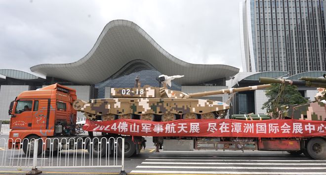 来了来了！多图直击佛山军事航天展装备巡游(图3)