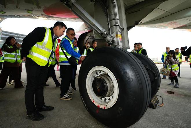 中国中化研制国内首条民航子午胎装配空客A320飞机试飞圆满成功(图3)