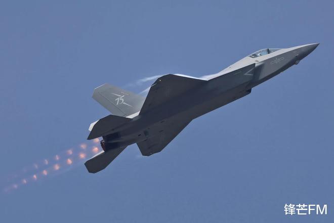 2024中国空军盘点战斗机接近2000架亚洲最强空军名副其实！(图2)