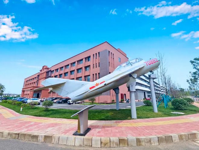 贵州航空产业城获评工信部2024年城市制造业高质量发展特色案例(图1)