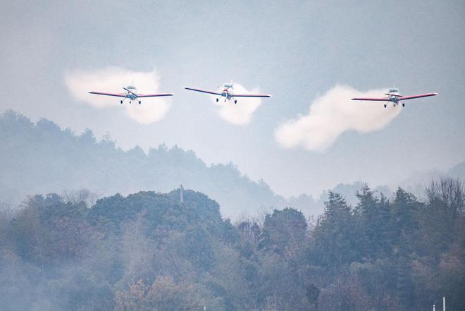 财经聚焦“低空经济”发展一年间(图1)