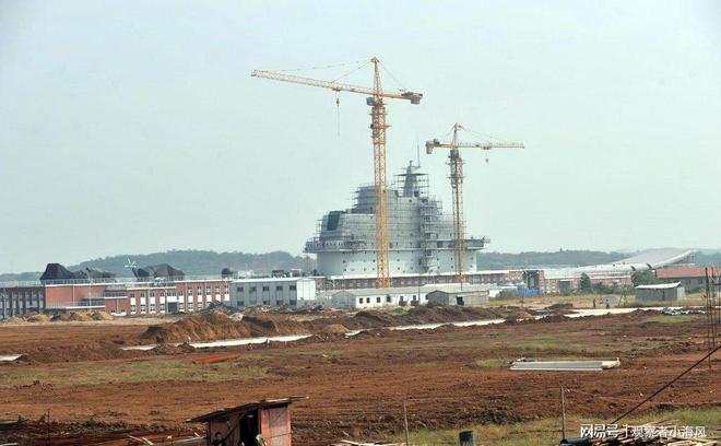 10万吨级核动力的回击！中国004型航母电磁弹射(图1)