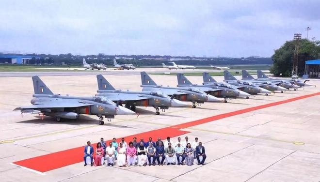 笑不活了！印度交付8架“光辉”战斗机居然有6架都没装发动机！(图1)