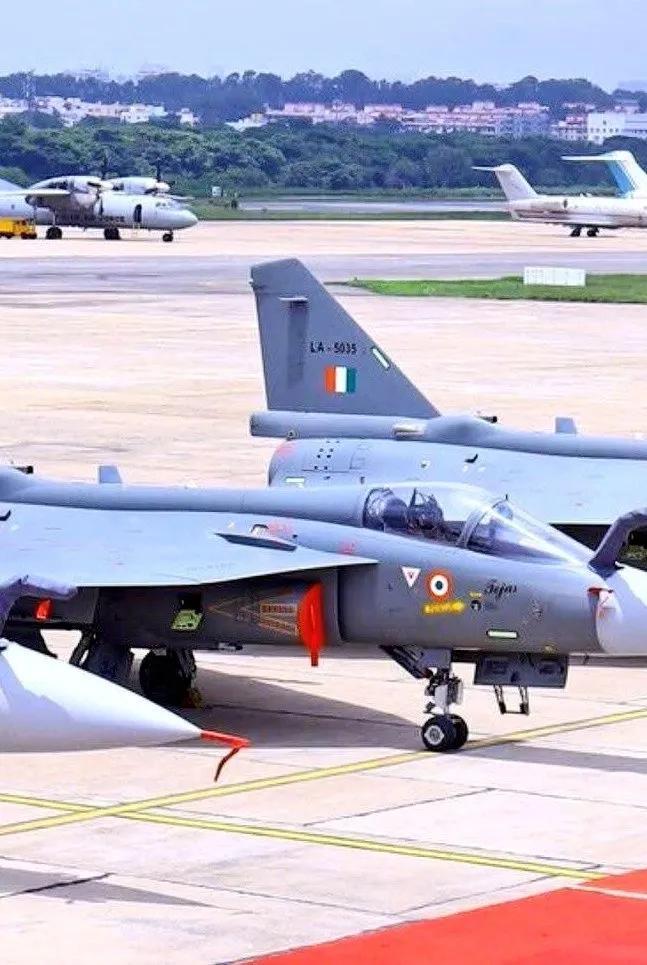 笑不活了！印度交付8架“光辉”战斗机居然有6架都没装发动机！(图2)