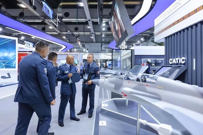 歼35亮相塞尔维亚后印媒才明白：炸中国大使馆是美国衰落起点(图1)