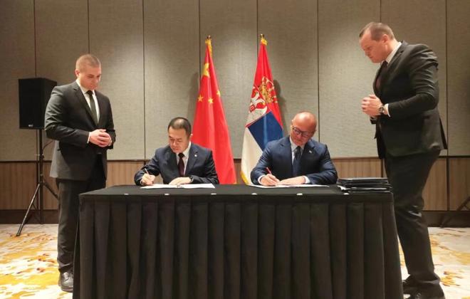 歼35亮相塞尔维亚后印媒才明白：炸中国大使馆是美国衰落起点(图7)