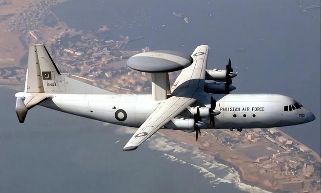 太强了！英媒爆料印巴空战ZDK-03没动是歼-10CE独自猎杀阵风？(图4)