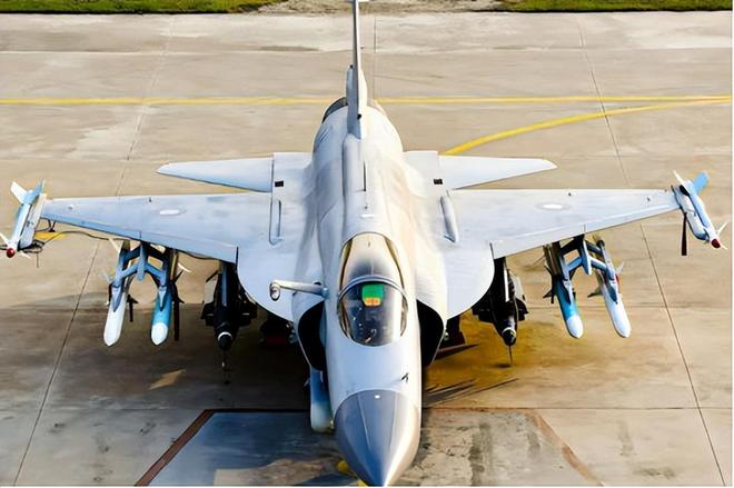 太强了！英媒爆料印巴空战ZDK-03没动是歼-10CE独自猎杀阵风？(图9)