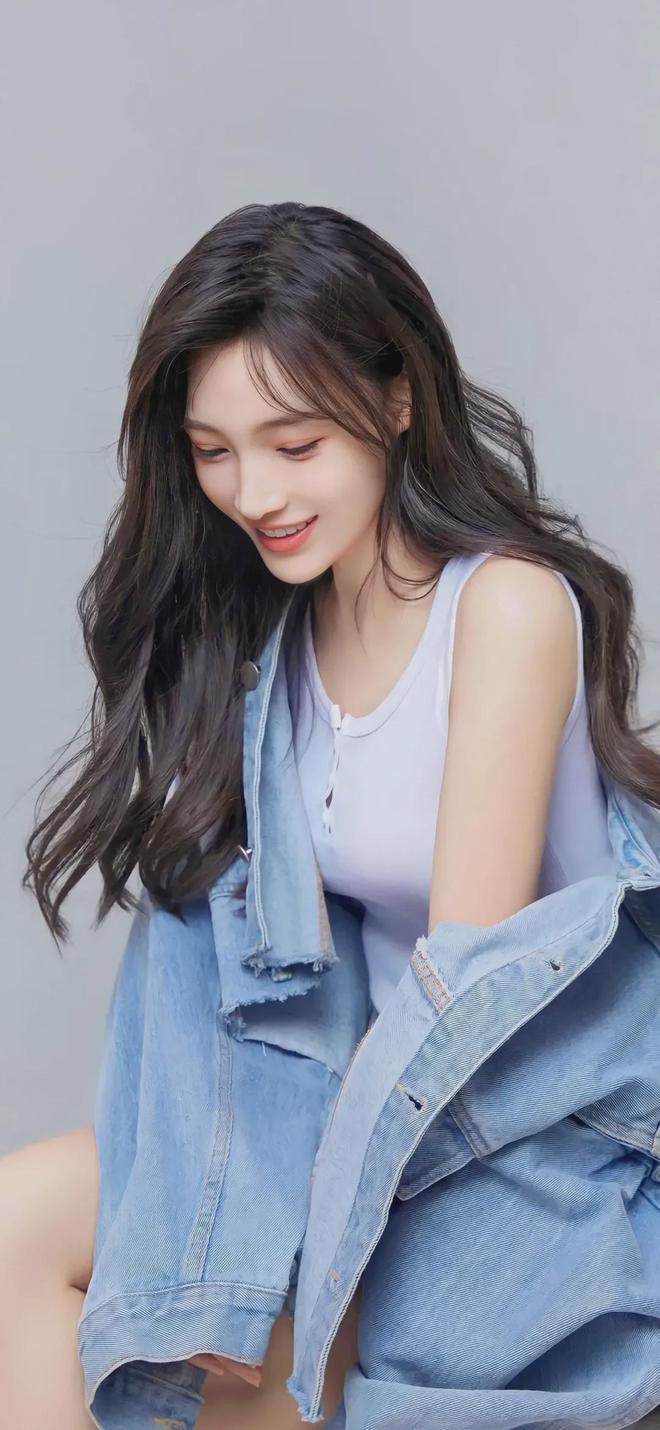 女人让男人吃菜的吃草莓(图1)