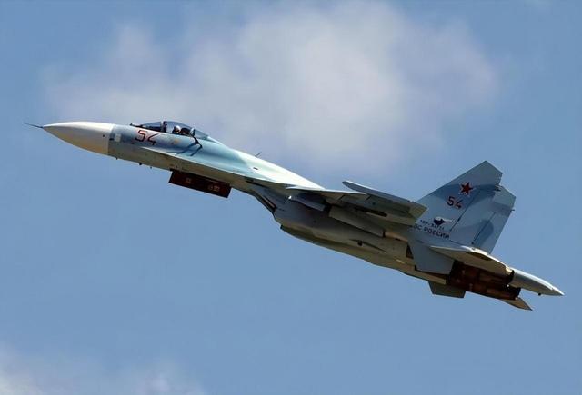 冲破30年垄断！中国战机六代突破老美惊了：背后竟有这国家助力(图1)