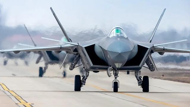 冲破30年垄断！中国战机六代突破老美惊了：背后竟有这国家助力(图4)