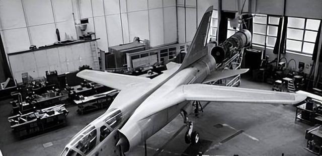 冲破30年垄断！中国战机六代突破老美惊了：背后竟有这国家助力(图2)