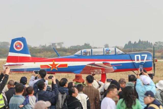 太震撼了！167亿签约+多国机队炫技！2025南昌飞行大会燃动蓝天！(图2)