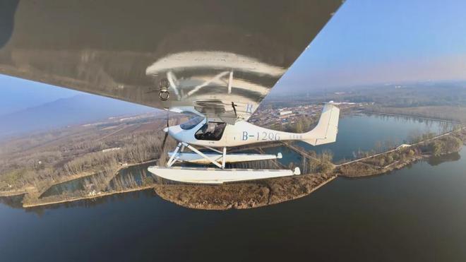 全球首款浮筒式双座电动水上飞机延庆起飞~开展“跨域护渔”(图2)