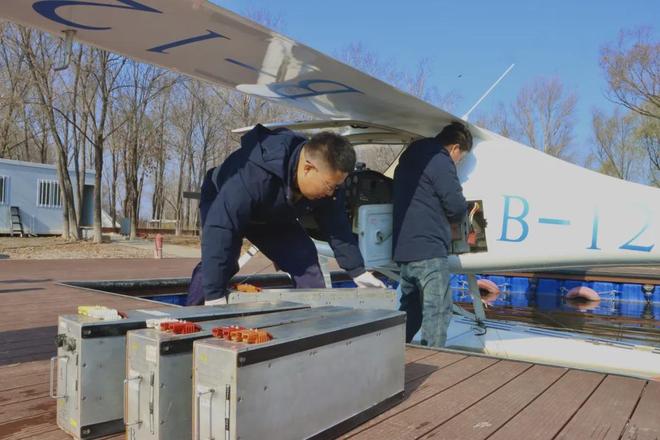 全球首款浮筒式双座电动水上飞机延庆起飞~开展“跨域护渔”(图4)