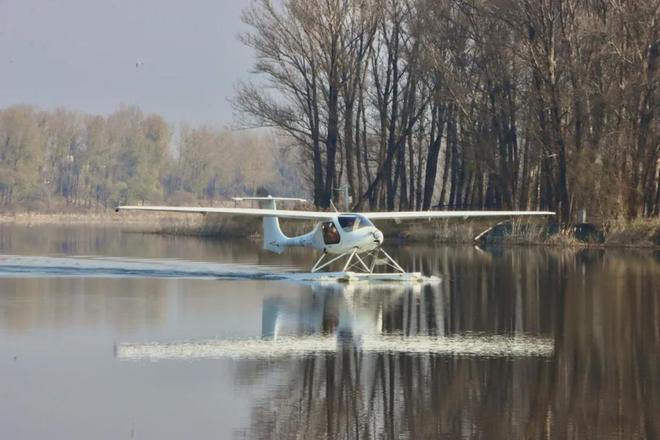 全球首款浮筒式双座电动水上飞机延庆起飞~开展“跨域护渔”(图5)