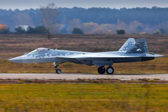 惊艳亮相！俄罗斯公开展示苏-57战斗机执行防空压制任务的新配置(图4)