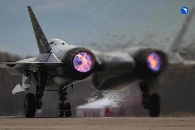 惊艳亮相！俄罗斯公开展示苏-57战斗机执行防空压制任务的新配置(图7)