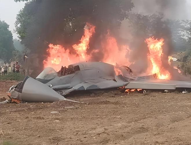 离谱！印航一架波音737“离奇消失”13年竟在机场角落被找到了(图8)