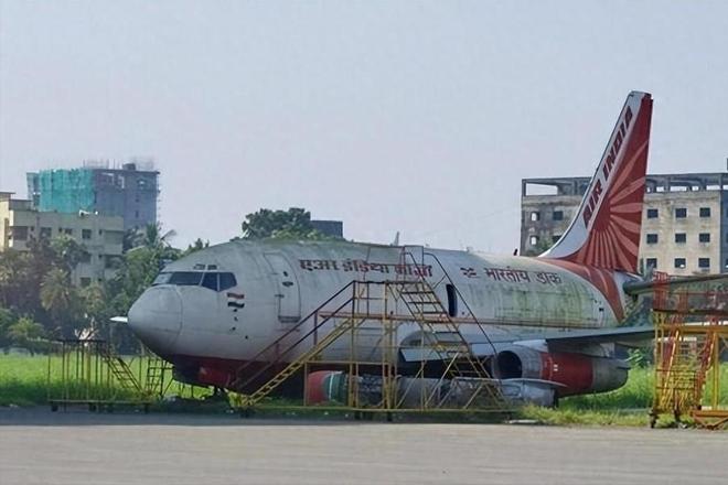 离谱！印航一架波音737“离奇消失”13年竟在机场角落被找到了(图4)