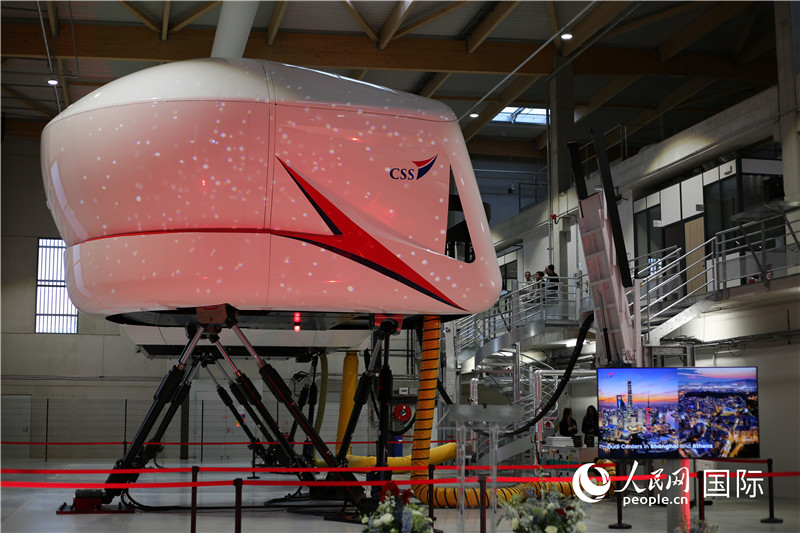 首台“中国智造”全动飞行模拟机成功交付欧洲市场(图1)