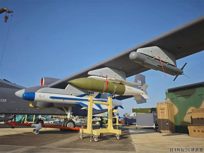 海外谈中国：“九天”重型喷气式无人机首飞将成为“蜂群母舰”(图8)