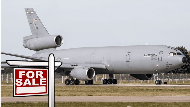 圣诞礼物要什么？这架正在拍卖的飞机可以考虑(图1)