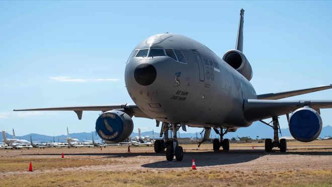 圣诞礼物要什么？这架正在拍卖的飞机可以考虑(图4)