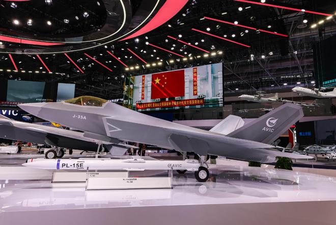 航空工业多型前沿装备亮相中国航展(图1)