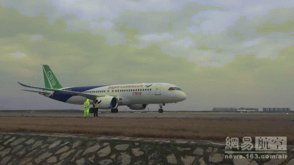 C919连续两日滑行测试国产大飞机起飞指日可待(图1)