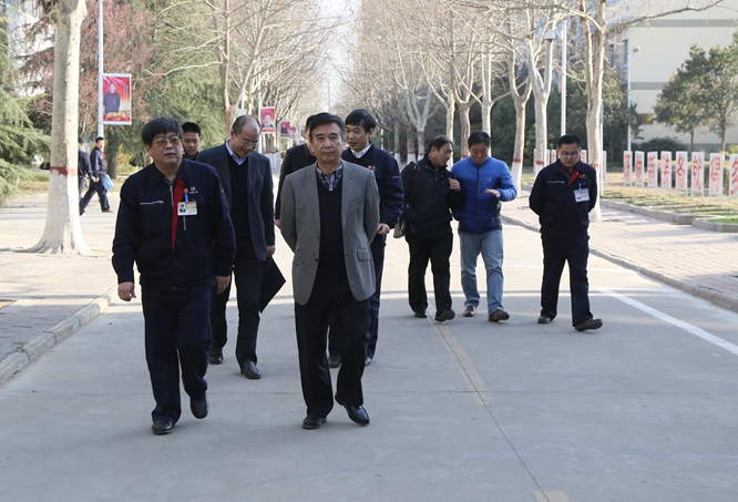 我校与中航工业郑飞装备有限公司共商校企合作(图1)